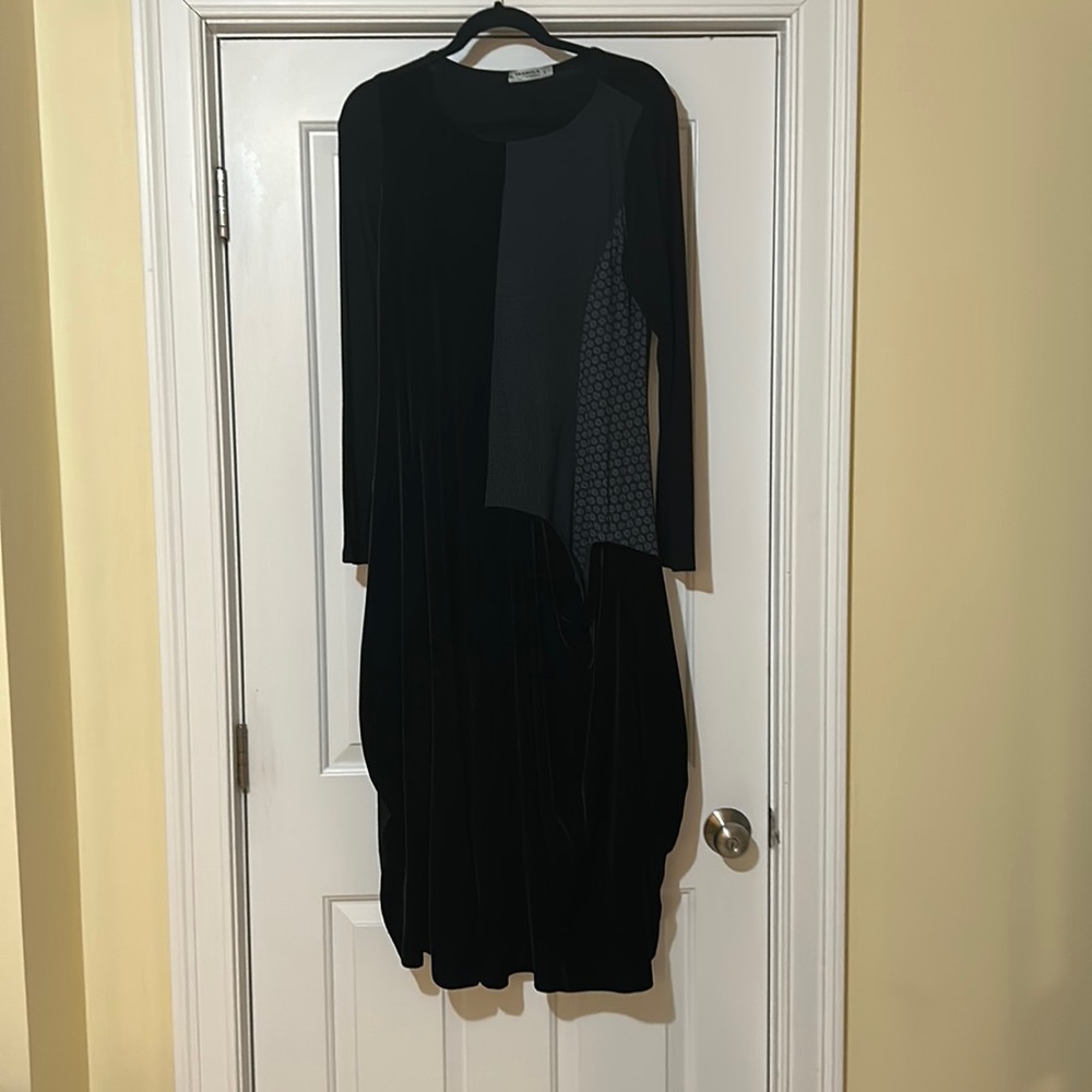 ALEMBIKA dress, black with velvet accents